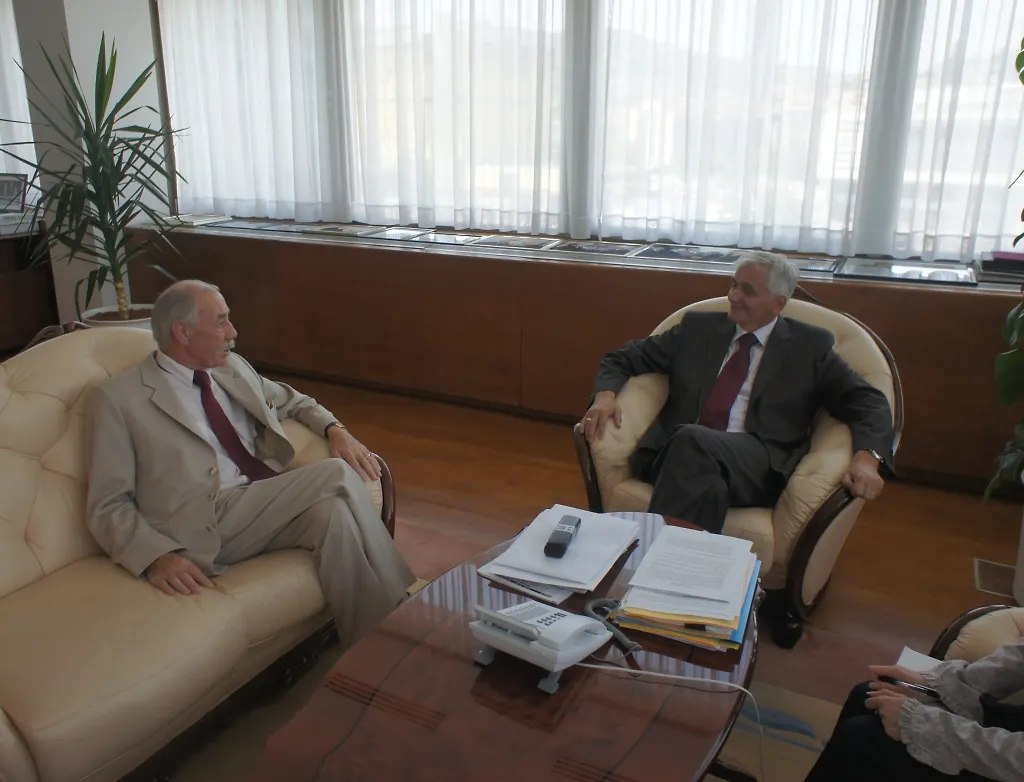 Chairman of Council of Ministers Receives Irish Ambassador