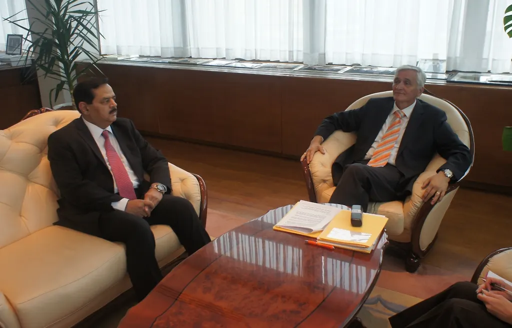 Chairman of Council of Ministers of B-H Receives Ambassador of Pakistan