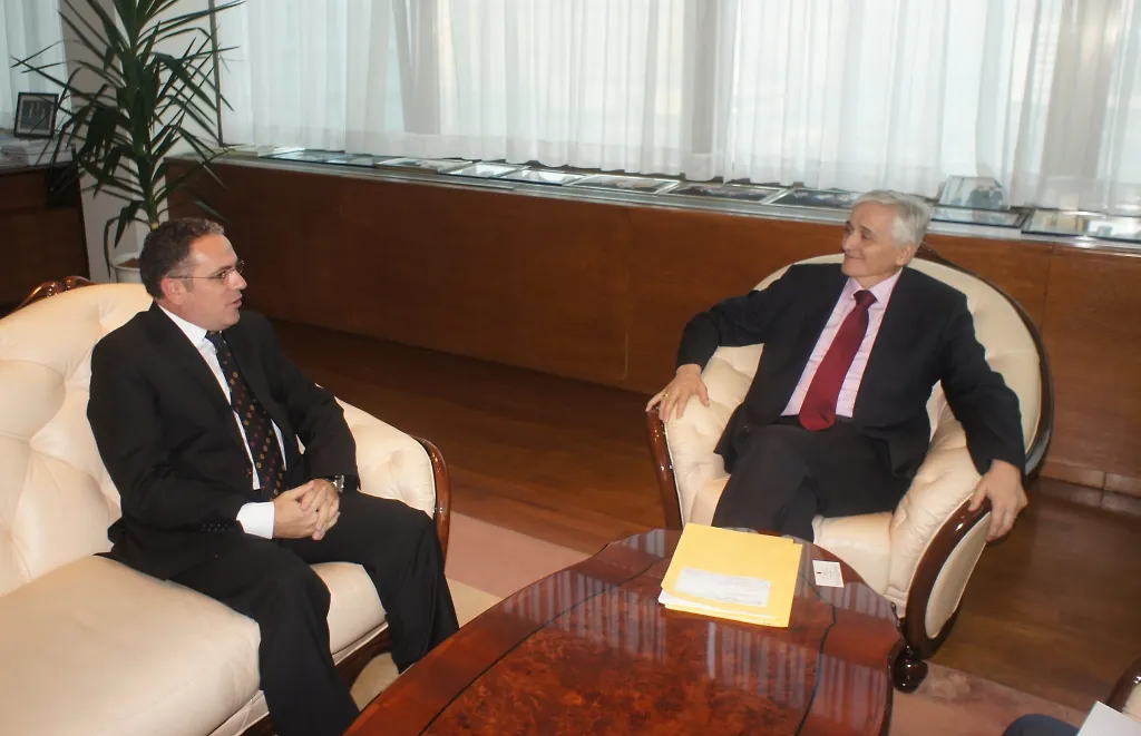 Chairman of Council of Ministers Receives Ambassador of Albania