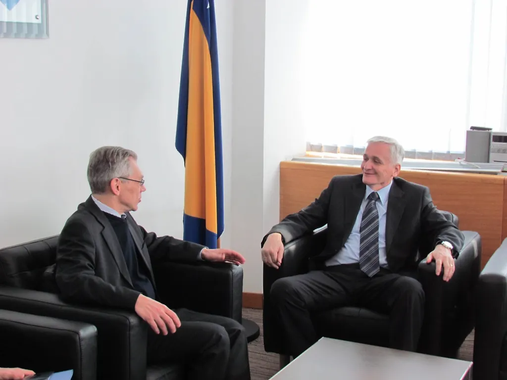 Сусрет Шпирић – Харченко: Што прије до буџета за 2012.