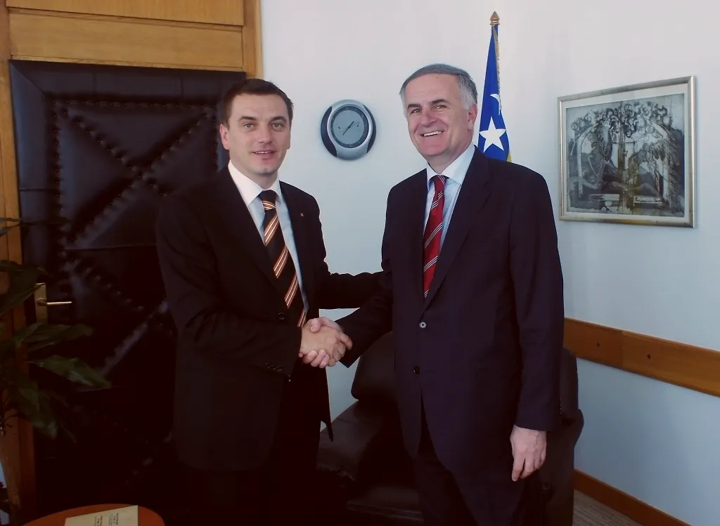 Minister Hadžić Talks with Ambassador of Montenegro in BIH
