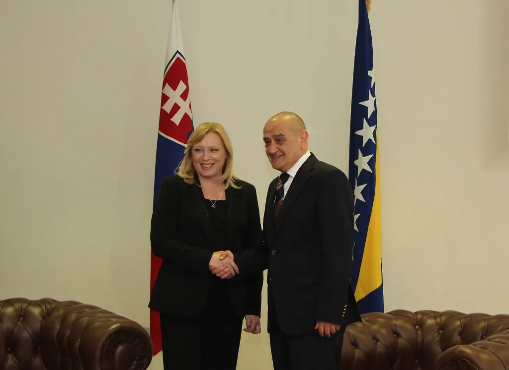 CHAIRMAN OF COUNCIL OF MINISTERS OF BIH TALKS WITH 
PRIME MINISTER OF THE SLOVAK REPUBLIC
