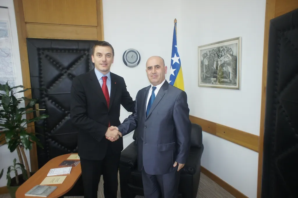 Minister Hadžić Talks with Macedonian Ambassador R. Rexhepi