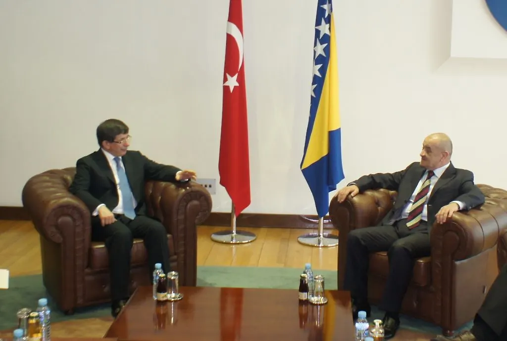Chairman of Council of Ministers of BIH Vjekoslav Bevanda Receives
Turkish Foreign Minister Davutolgu
