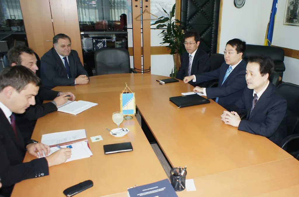 Susret Hadžić – Fuguo: Jačati poslovnu saradnju NR Kine i BiH u transportu i telekomunikacijama