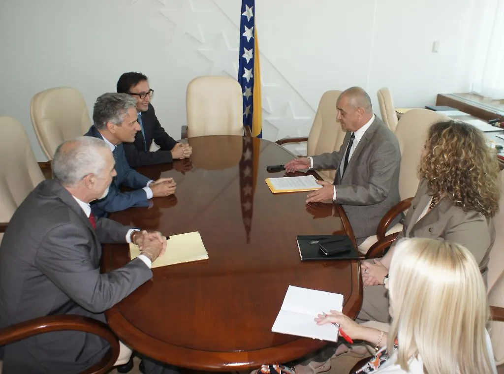 Chairman of Council of Ministers Vjekoslav Bevanda Meets with 
Ambassador of Republic of Italy
