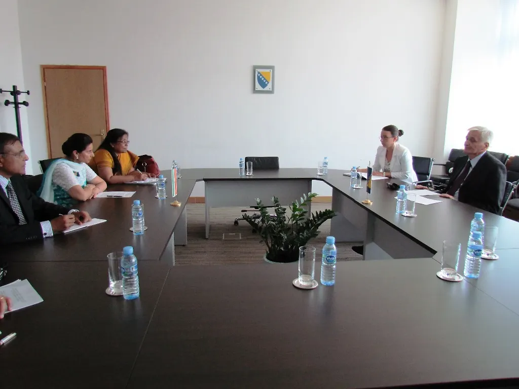 Министар Шпирић разговарао са министарком спољних послова Индије