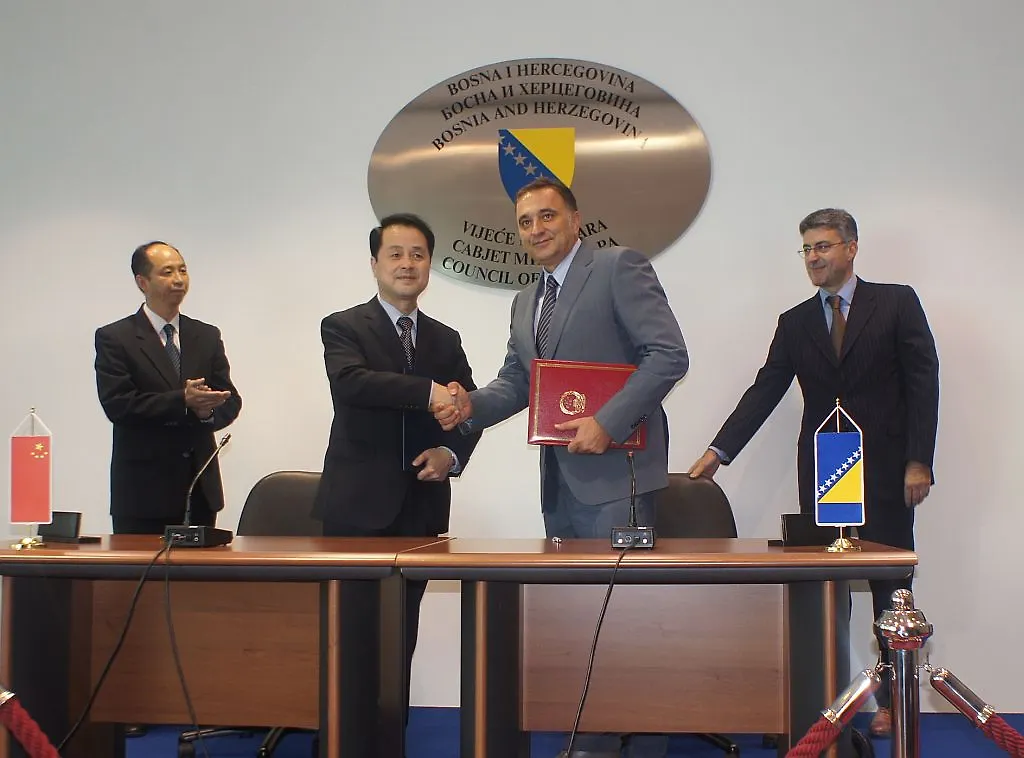 Minister for Human Rights and Refugees Damir Ljubić and 
Ambassador of the People's Republic of China Sign Grant Agreement
