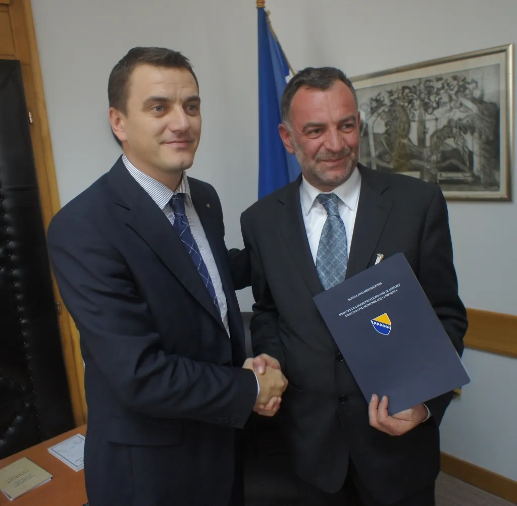 Министар Хаџић уручио Лиценцу за пружање услуга путничког и теретног транспорта Жељезницама РС-а