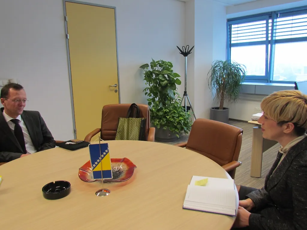 Замјеница министра Едита Ђапо примила 
директора Управе Рајфајзен банке у БиХ 
