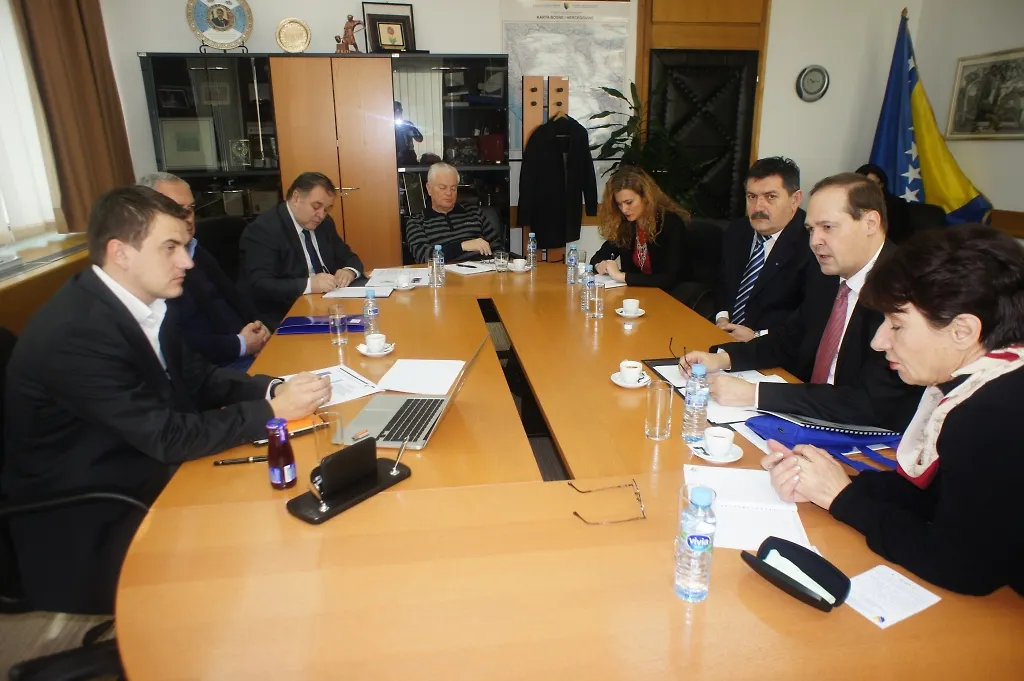 Министар Хаџић: БиХ би требала до половине 2014. вратити суверенитет над својим ваздушним простором  