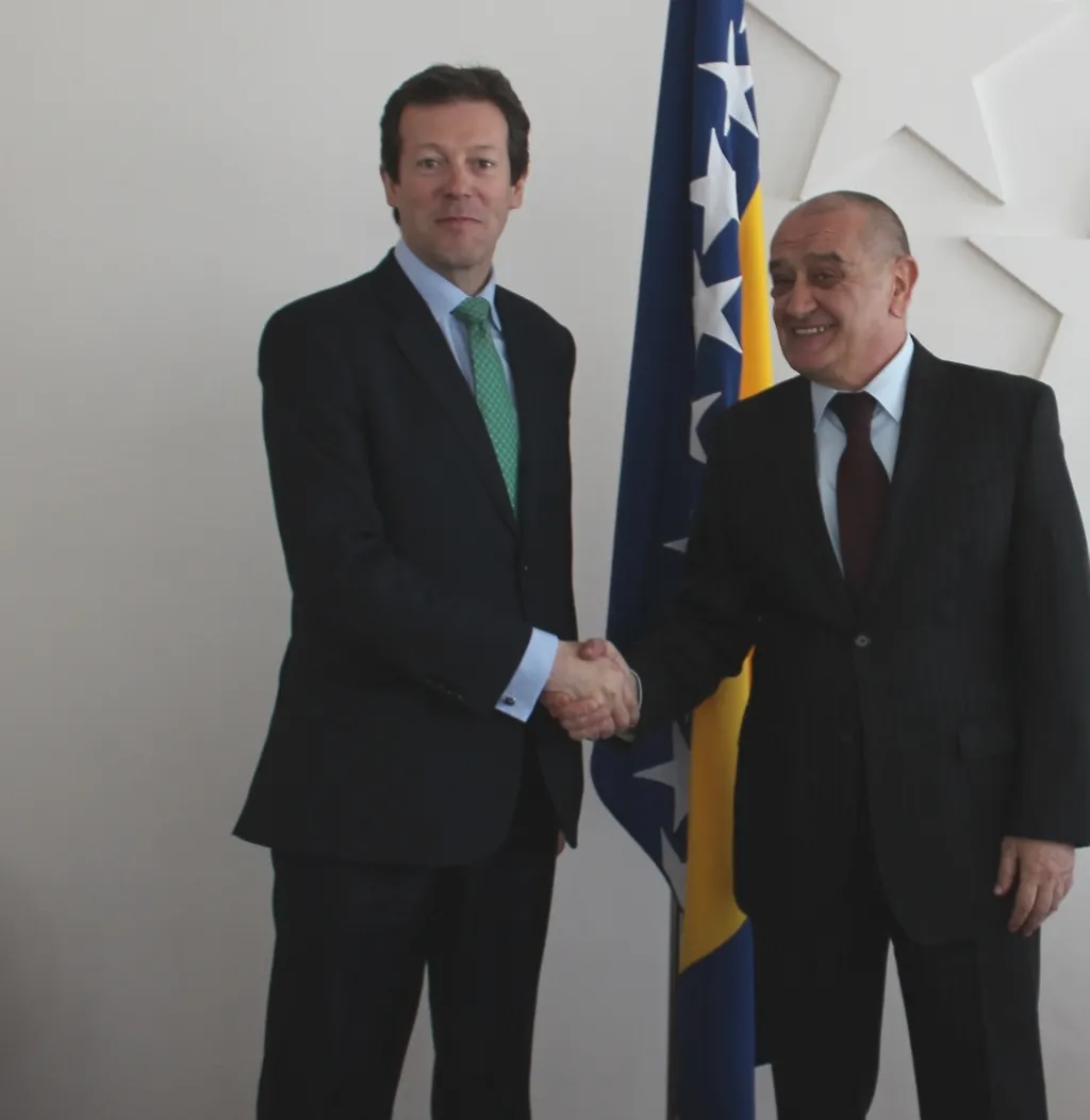 Chairman Bevanda Talks with Ambassador Casey

