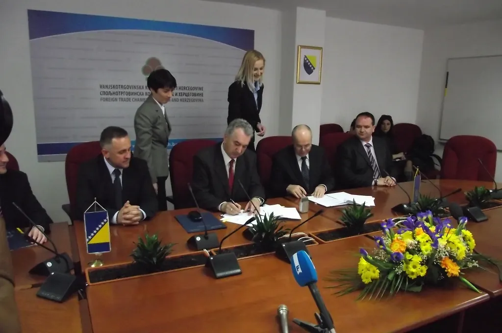 Minister Šarović and President of FTC BiH Ismet Kumalić signed Protocol on subsidizing participation of BiH companies in collective performances of BiH economy at international trade fairs in 2013