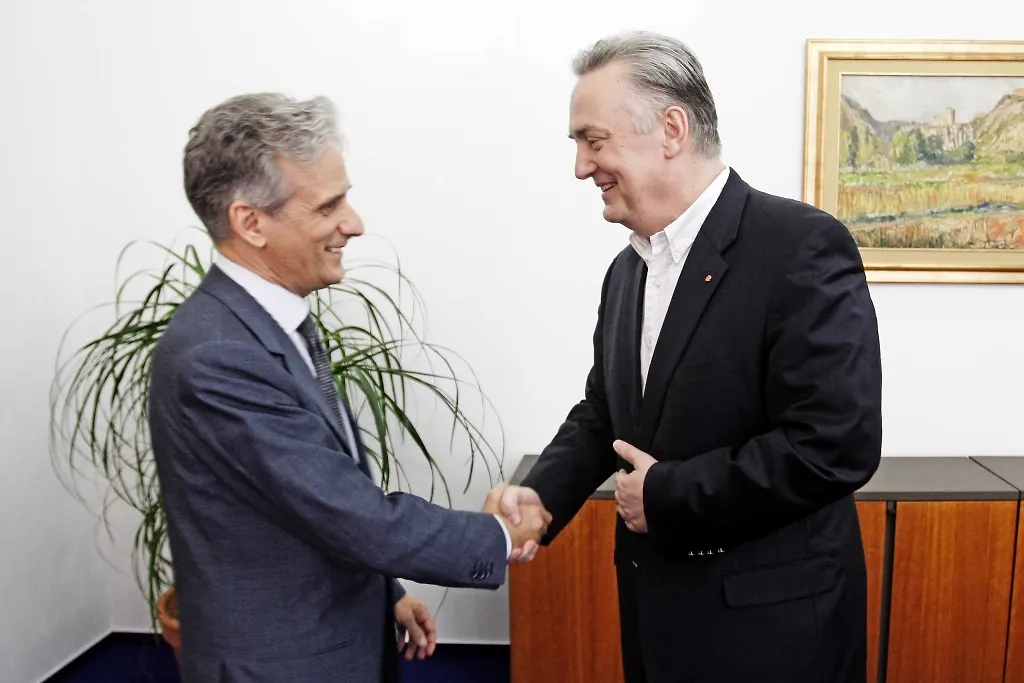 Ministar  Zlatko Lagumdžija primio u oproštajnu posjetu 
ambasadora Italije Raimonda De Cardonu
