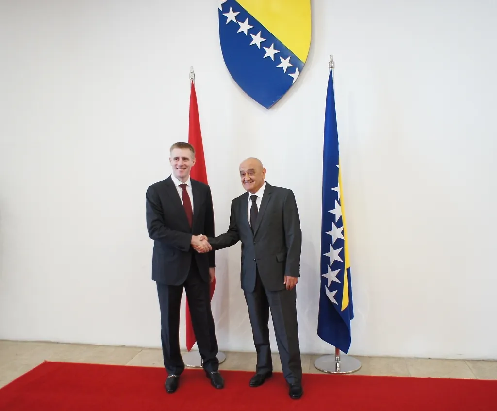 Chairman of Council of Ministers of BIH Talks 
with Deputy Prime Minister of Montenegro
