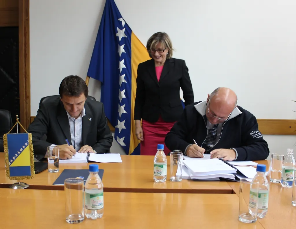 МИНИСТАР ХАЏИЋ: Потписан уговор за пројекат „Обнова и модернизација пловног пута ријеке Саве“  