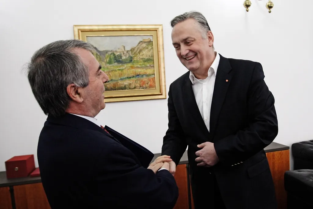 Министар Лагумџија разговарао са амбасадорима Грчке и Румуније у БиХ 