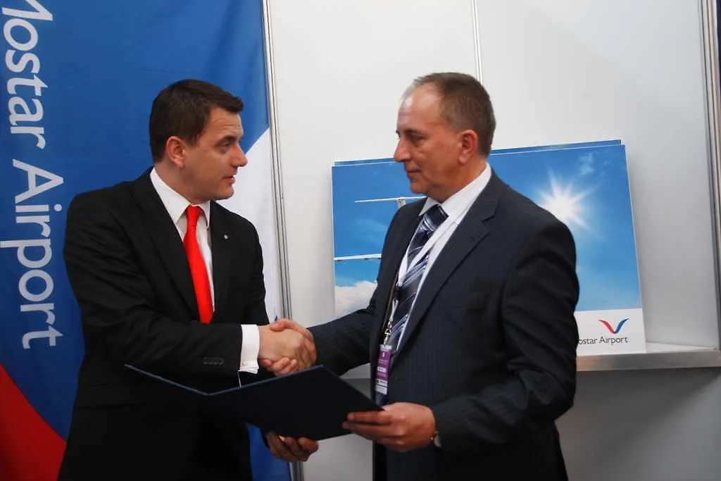 Ministar Damir Hadžić uručio stalni certifikat aerodromskog operatora za Aerodrom Mostar