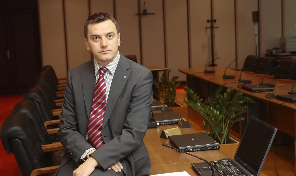 Preuzeta kontrola nad donjim slojem bh. neba -  historijska tranzicija