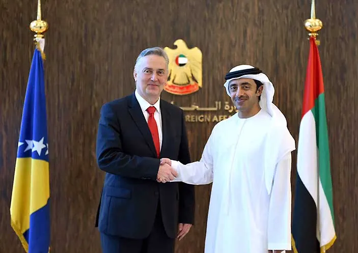 Dr Lagumdžija - ministar Al Nahyan: Ukidanje viza za državljane UAE i uvođenje direktne avionske linije Sarajevo - Dubai je važan korak u razvoju ekonomskih odnosa BiH i UAE, naročito u oblasti investicija i turizma