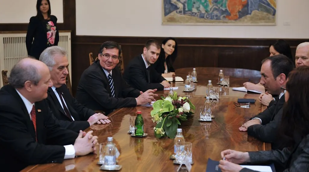 Ministar Crnadak  sastao se sa predsjednikom Srbije Tomislavom Nikolićem i prvim potpredsjednikom Vlade i ministrom vanjskih poslova  Srbije Ivicom Dačićem