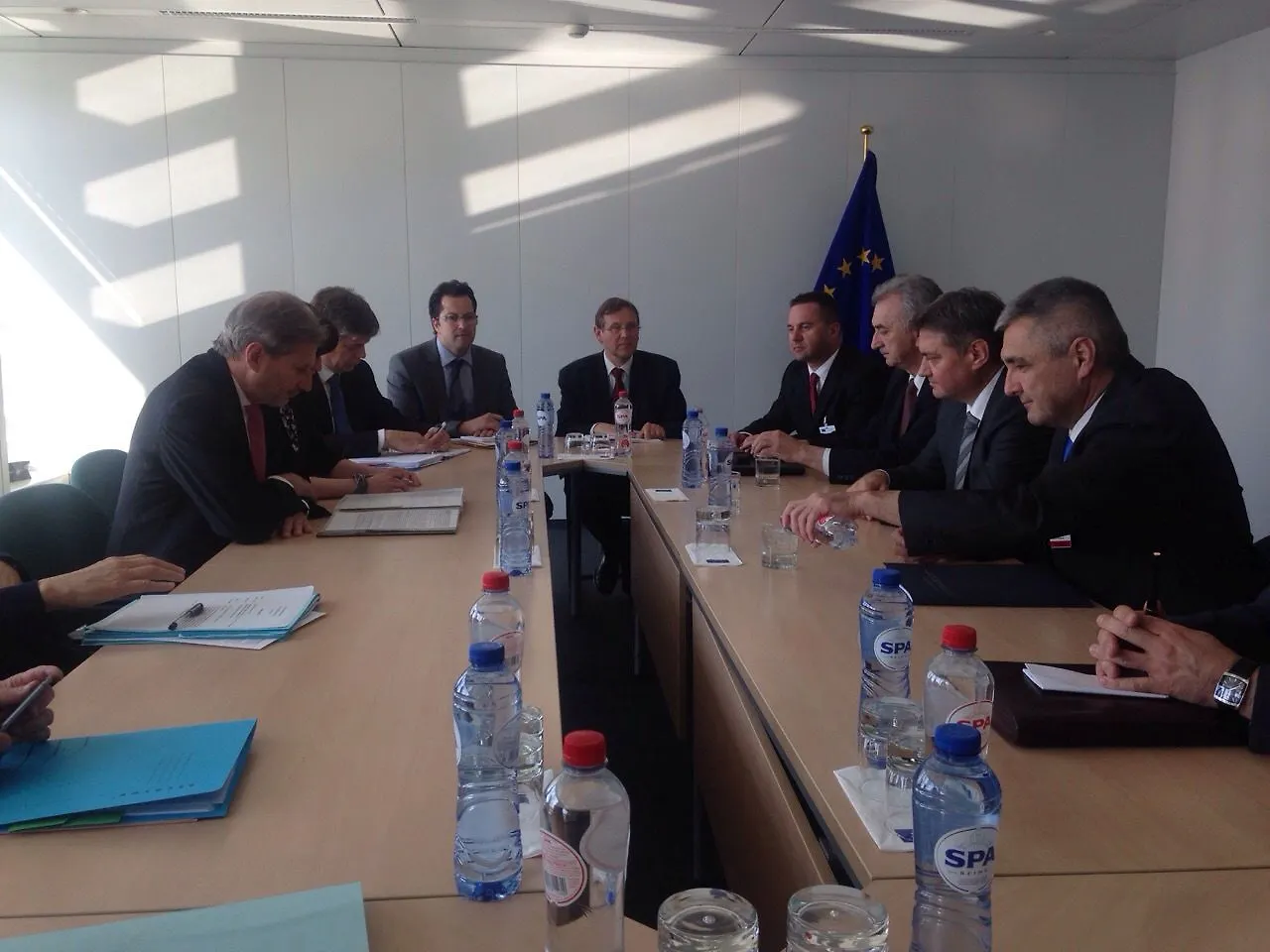 Predsjedatelj  Zvizdić  razgovarao s povjerenikom Hahnom