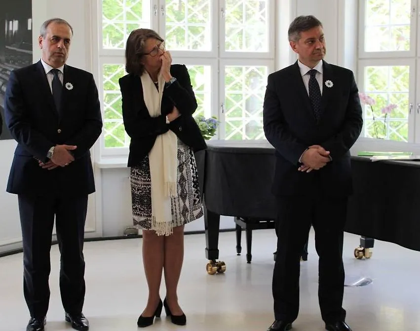 PREDSJEDATELJ ZVIZDIĆ U OSLU OTVORIO IZLOŽBU „NAPUŠTEN U SREBRENICI – 20. GODIŠNJICA“ 
