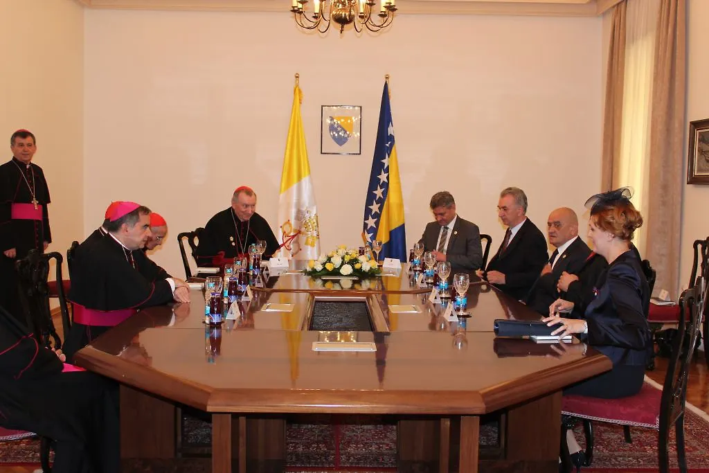 Predsjedatelj Vijeća ministara BiH dr. Denis Zvizdić razgovarao s državnim tajnikom Svete stolice, kardinalom Pietrom Parolinom