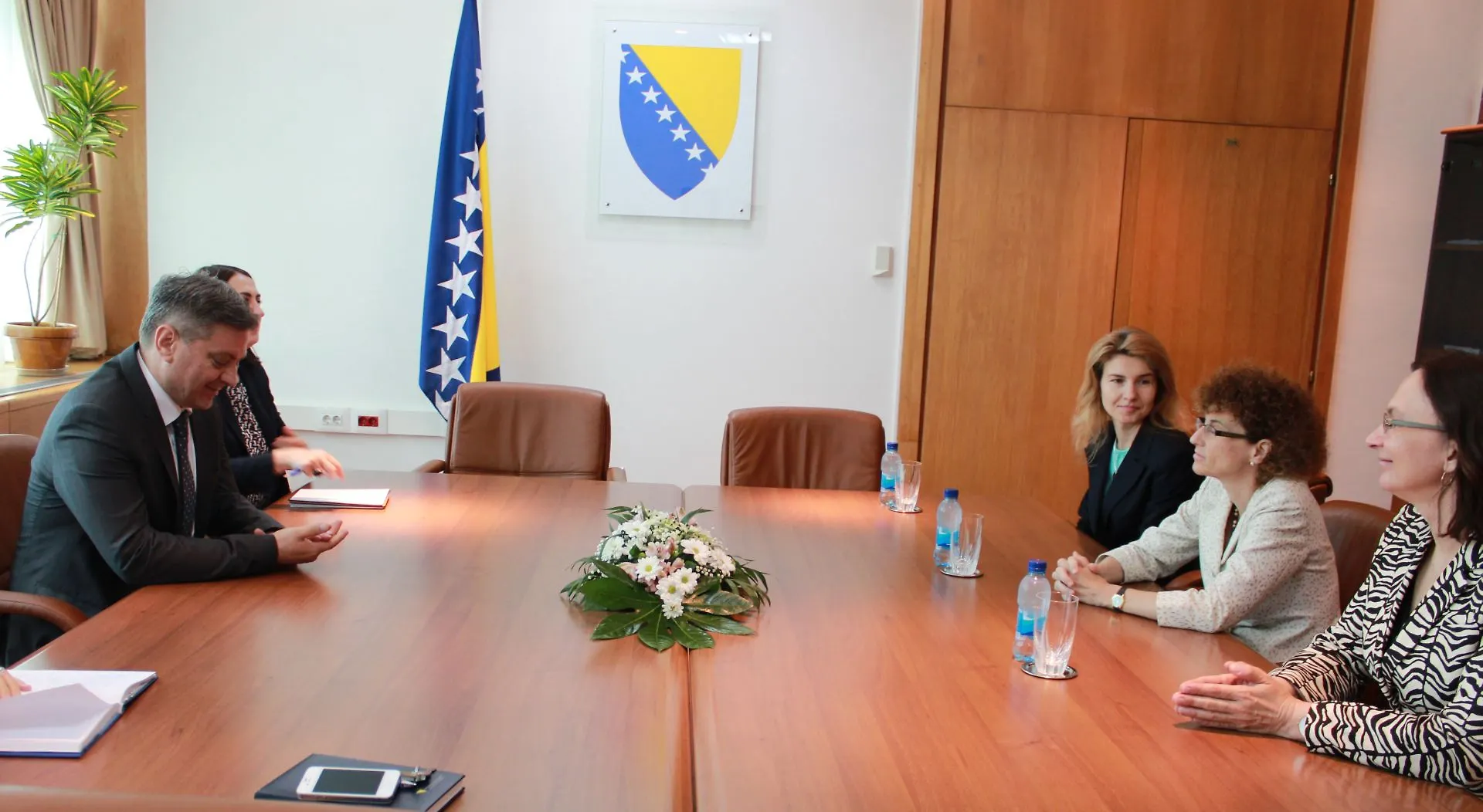 Chairman Zvizdić talks with World Bank Director 
for South-East Europe Ellen Goldstein
