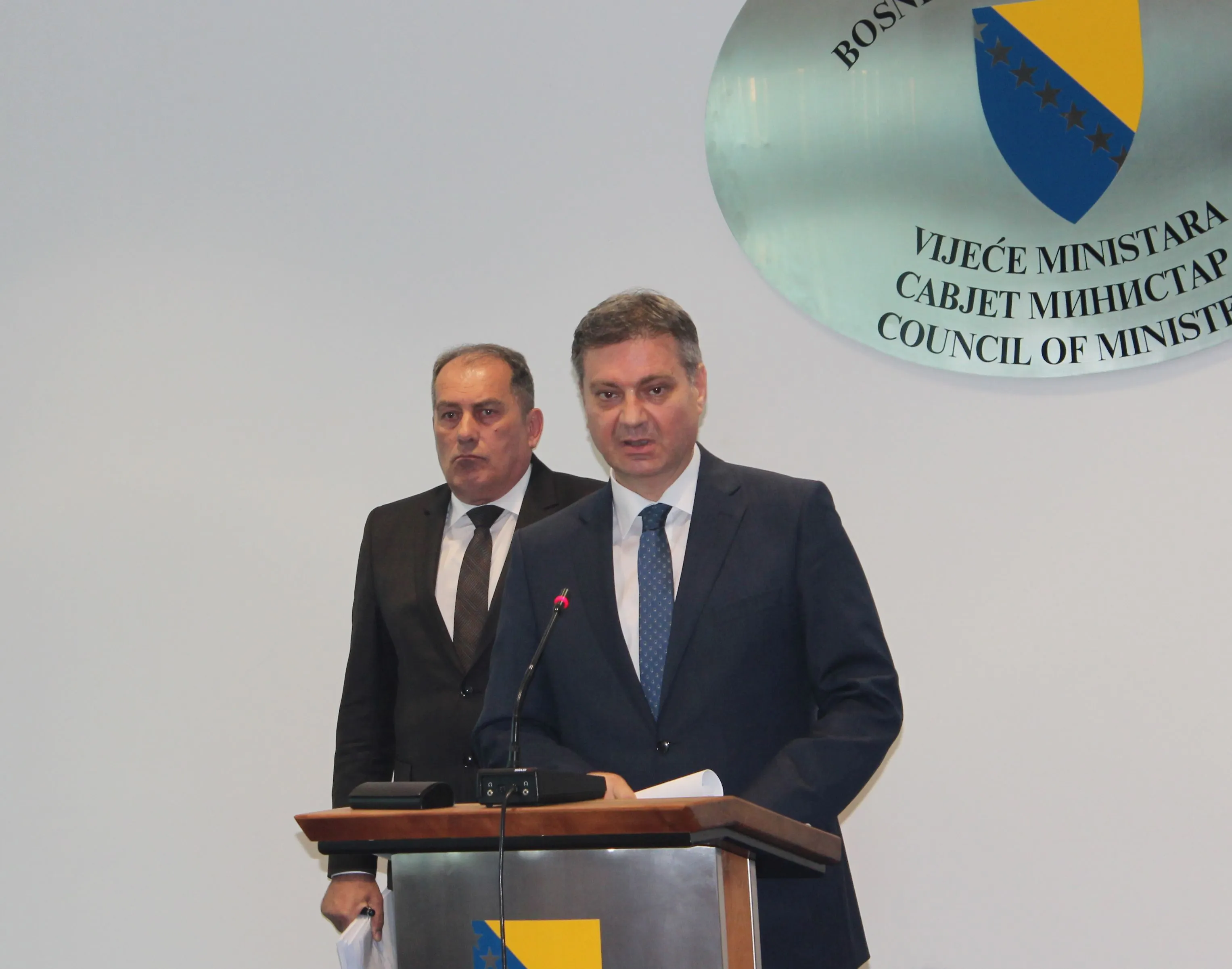 Прес конференција предсједавајућег Савјета министара БиХ др. Дениса Звиздића и министра безбједности  БиХ Драгана Мектића након 14. сједнице Савјета министара. (АУДИО запис)