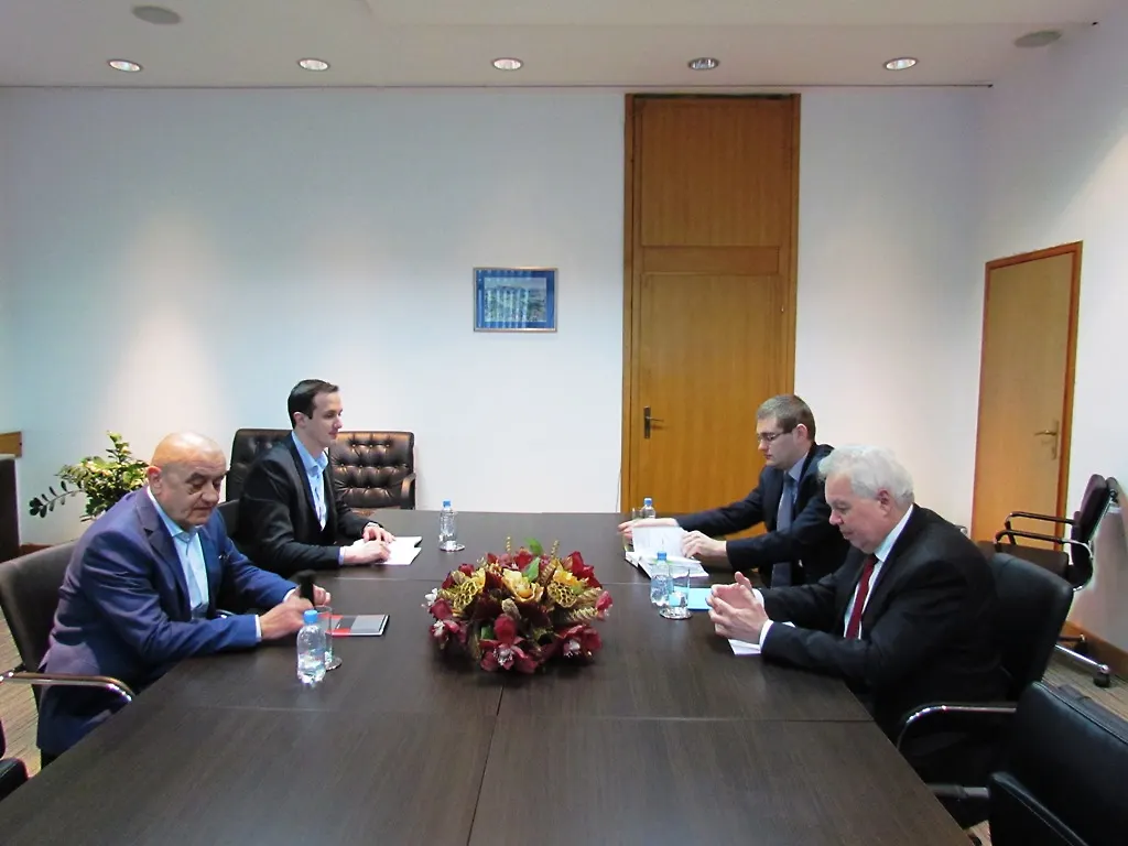 Министар Беванда и амбасадор
Иванцов о рјешењу за клирнишки дуг
