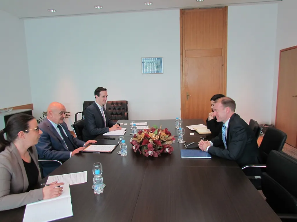 Министар Беванда и извршни директор Снел
разговарали о новом програму ММФ-а

