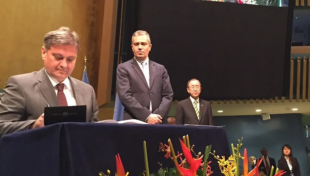 Chairman Zvizdić Signs Global Climate Deal in New York