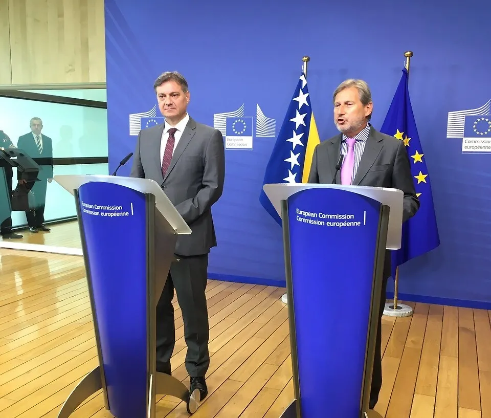 Zvizdić - Hahn: BiH može očekivati uvrštavanje zahtjeva na dnevni red Vijeća za opće poslove EU (VIDEO)