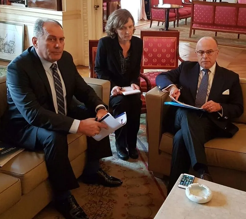 Састанак министра Мектића са министром унутрашњих послова Француске Бернардом Kaзневом


