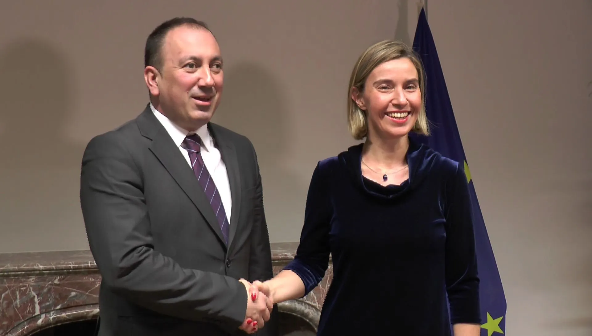 Министар Црнадак се у Бриселу састао са високом представницом ЕУ Федериком Могерини 