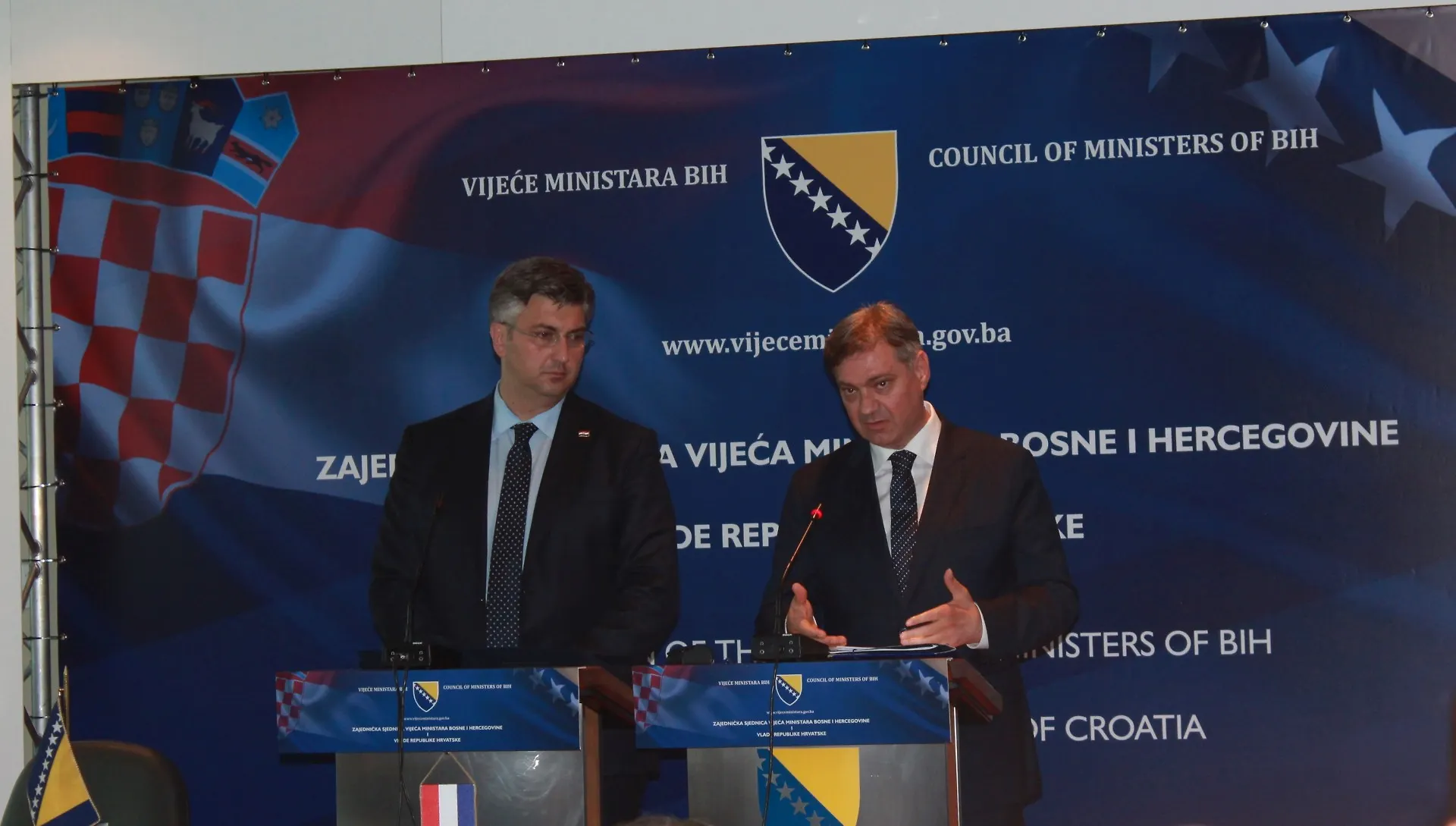 Konferencija za medije predsjedavajućeg Zvizdića i premijera Plenkovića nakon zajedničke sjednice Vijeća ministara BiH i Vlade Hrvatske (AUDIO)
