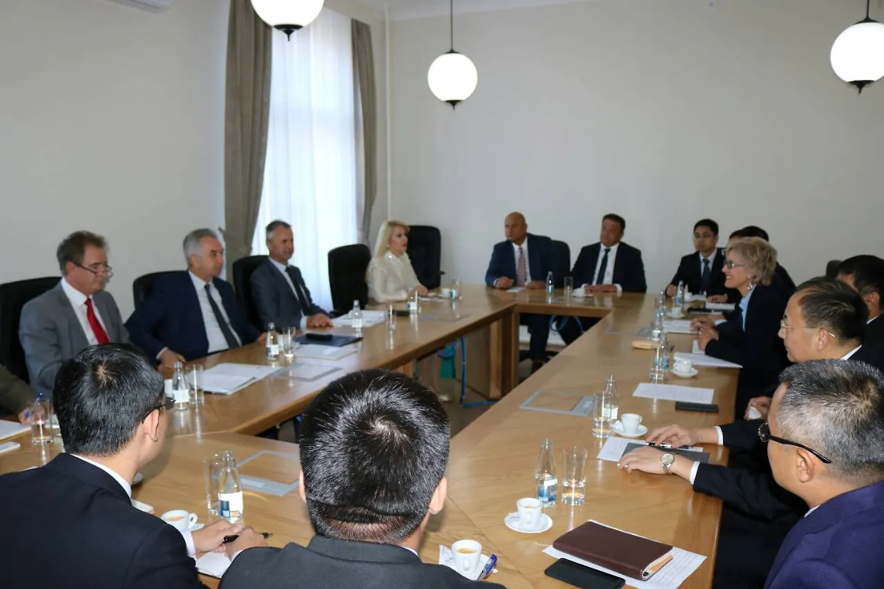 Министар Шаровић са представницима водећих кинеских компанија 