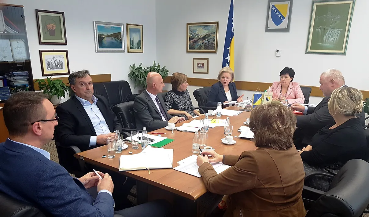 Ministrica Borovac s predstavnicima elektroprivreda u BiH: Za elektrifikaciju 3.022 povratnička 
doma potrebno više od 23 miliona KM
