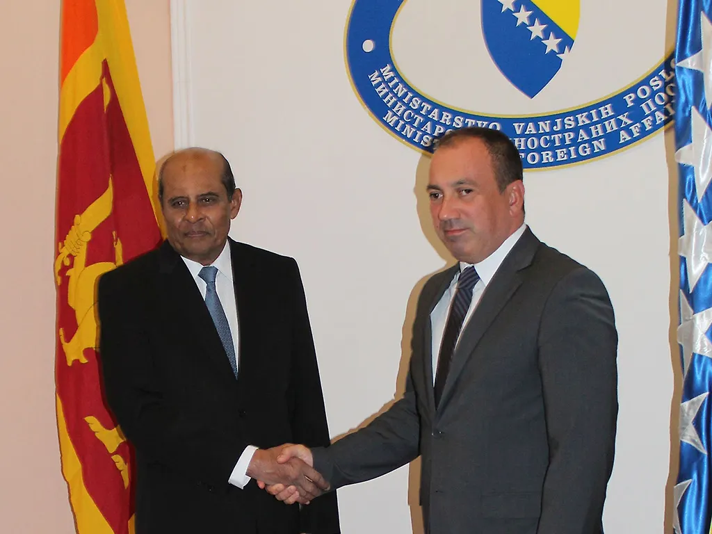 Министар иностраних послова БиХ Црнадак састао се са министром иностраних послова и развојних питања Шри Ланке Марапанаом 