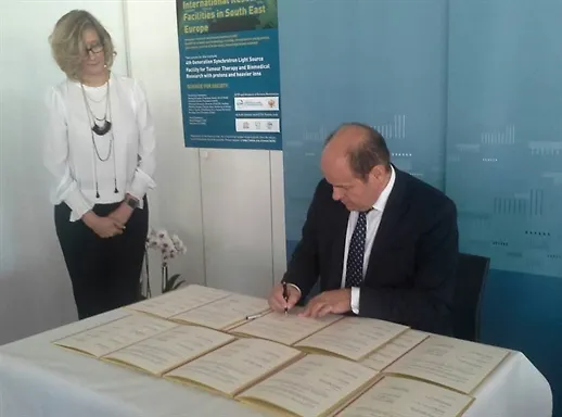 Министар Адил Османовић у Женеви на састанку министара земаља Југоисточне Европе у ЦЕРН-у 