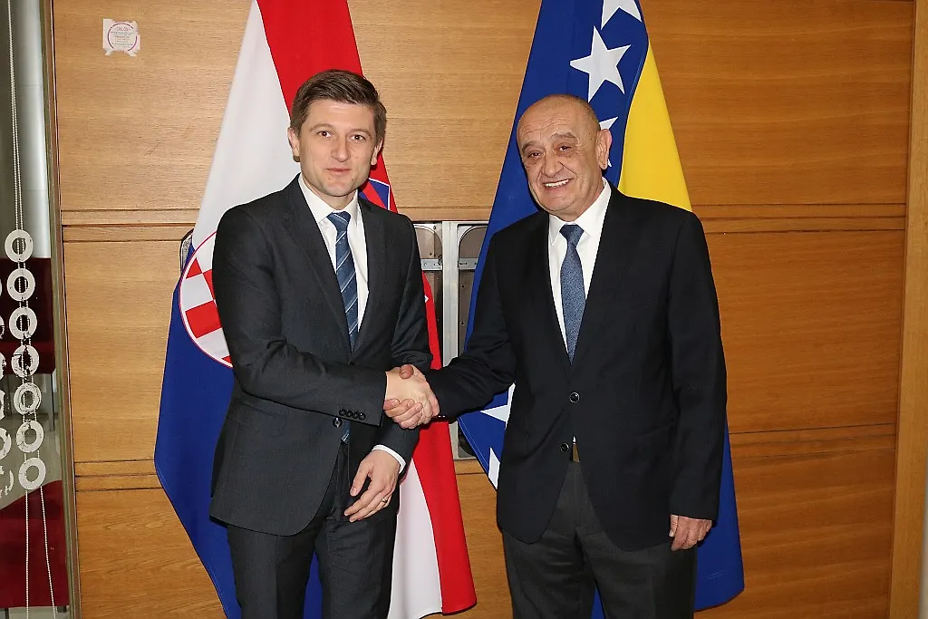 Министри финансија БиХ и Хрватске Вјекослав Беванда и Здравко Марић задовољни сарадњом 