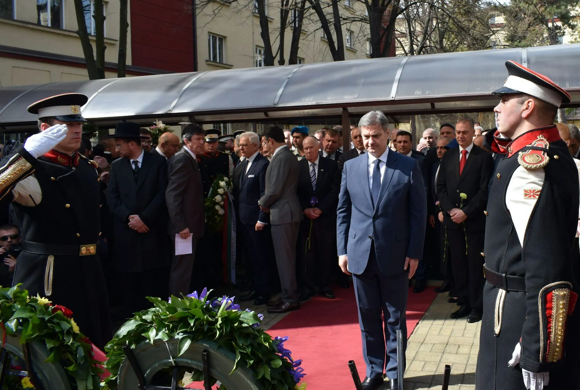 Zvizdić, Zaev and Borissov Laid Flowers on Monument to Holocaust victims in Skopje
