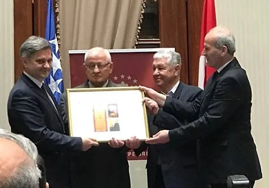 Predsjedatelju Zvizdiću uručena povelja "Zlatna Ahdnama“