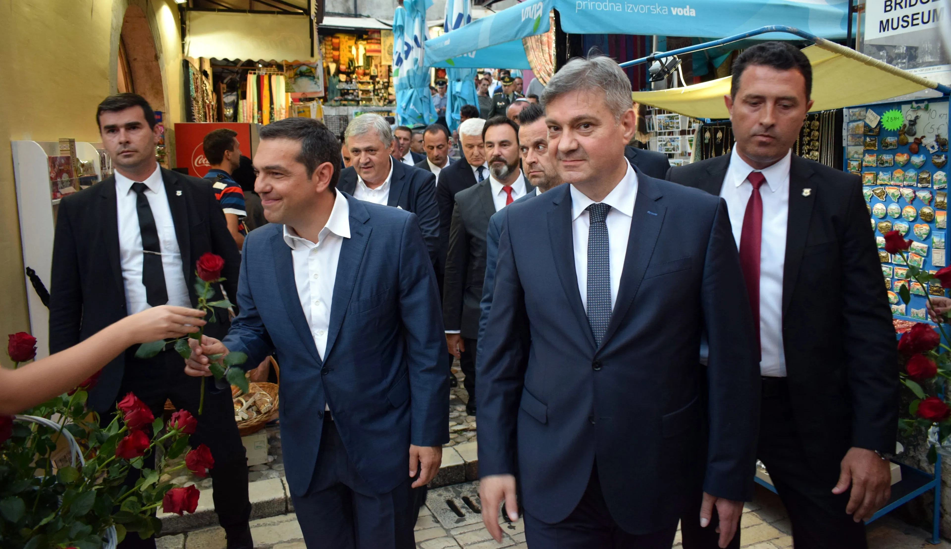 Zvizdić, Marković, Tsipras i Zaev na manifestaciji »Mostar ne zaboravlja prijatelje« (AUDIO)