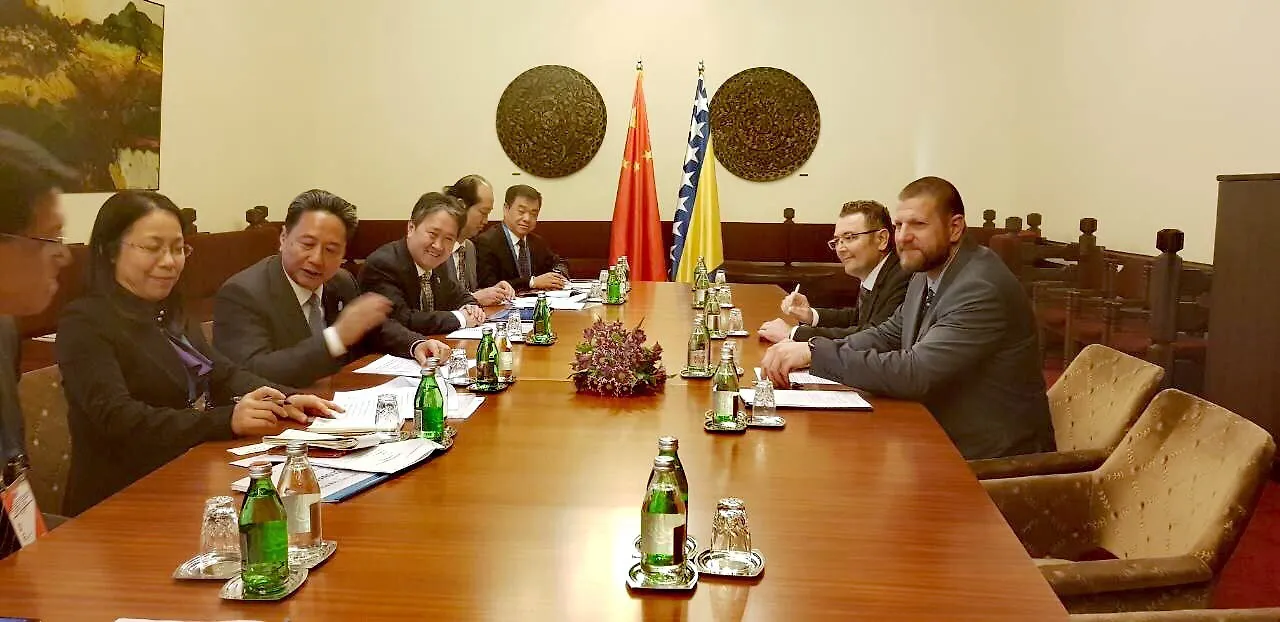 Министар Јуско на билатералном састанку са кинеским министром транспорта Ксиаопенгом