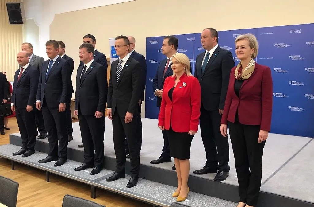 Министар Црнадак на састанку министара иностраних послова Вишеградске групе и Западног Балкана у Братислави