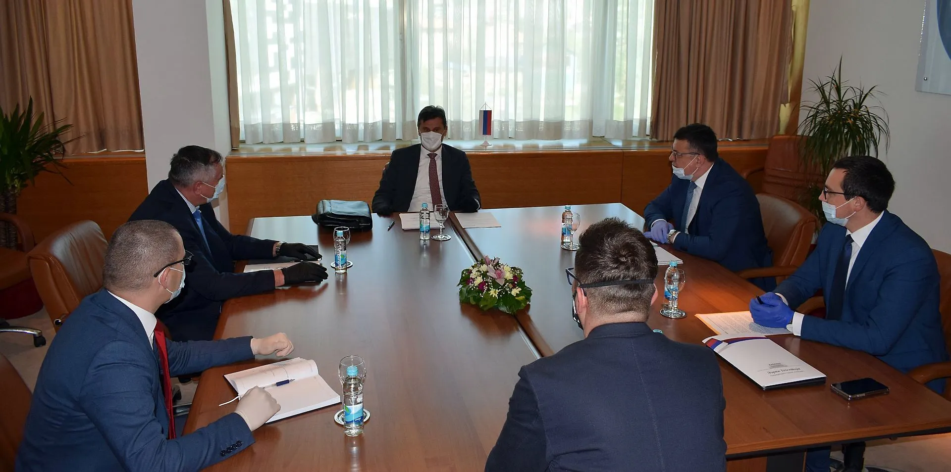 Predsjedatelj Tegeltija s entitetskim premijerima