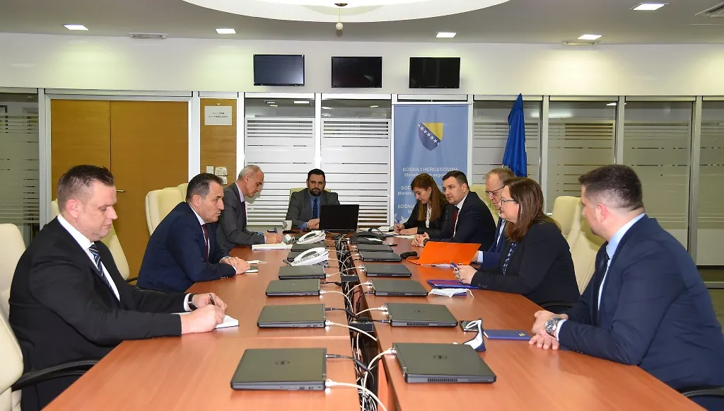 Боља координација државних министарстава у управљању миграцијама у БиХ  