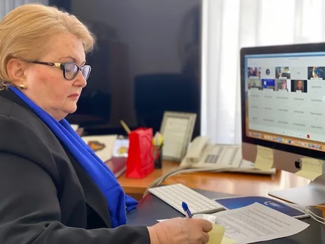 Министрица Бисера Турковић учествовала на видео састанку са комесаром за проширење ЕУ Оливером Вархелyием и министрима иностраних послова Западног Балкана

